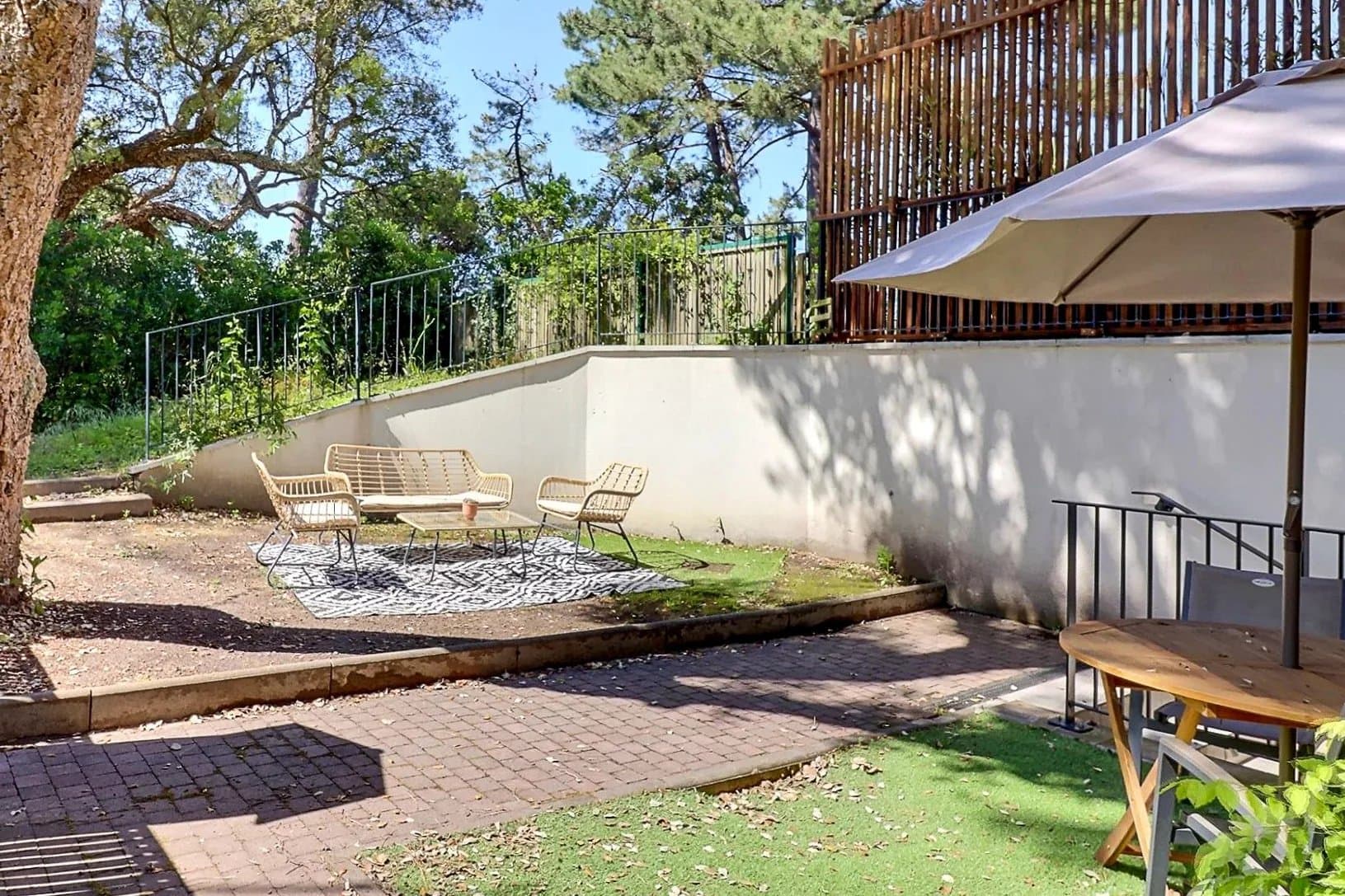 HOSSEGOR CENTRE - A STUDIO APARTMENT WITH A GARDEN