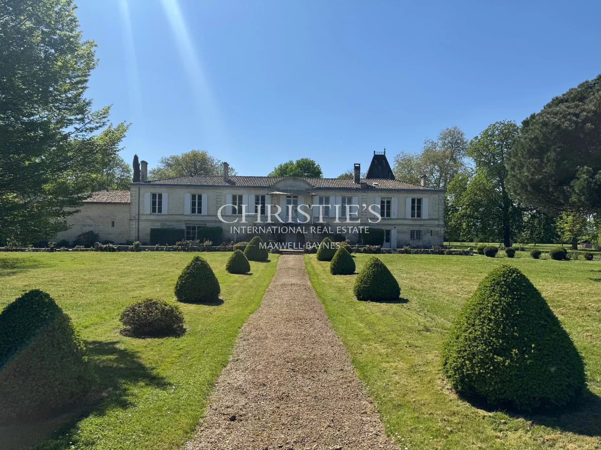19th-century charterhouse on the banks of the Dordogne