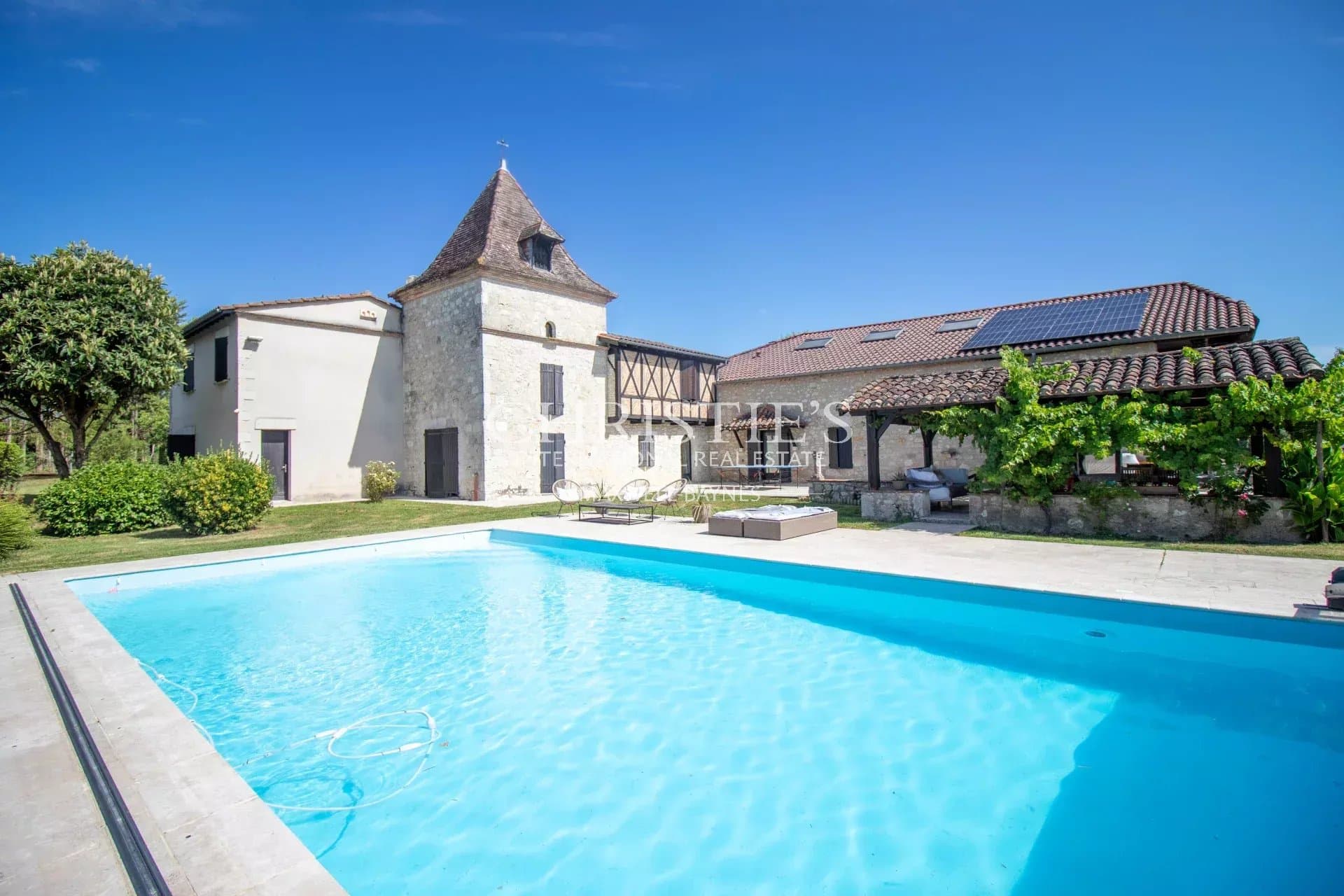 Deux magnifiques maisons perchées sur une colline, avec piscine, près d'Agen