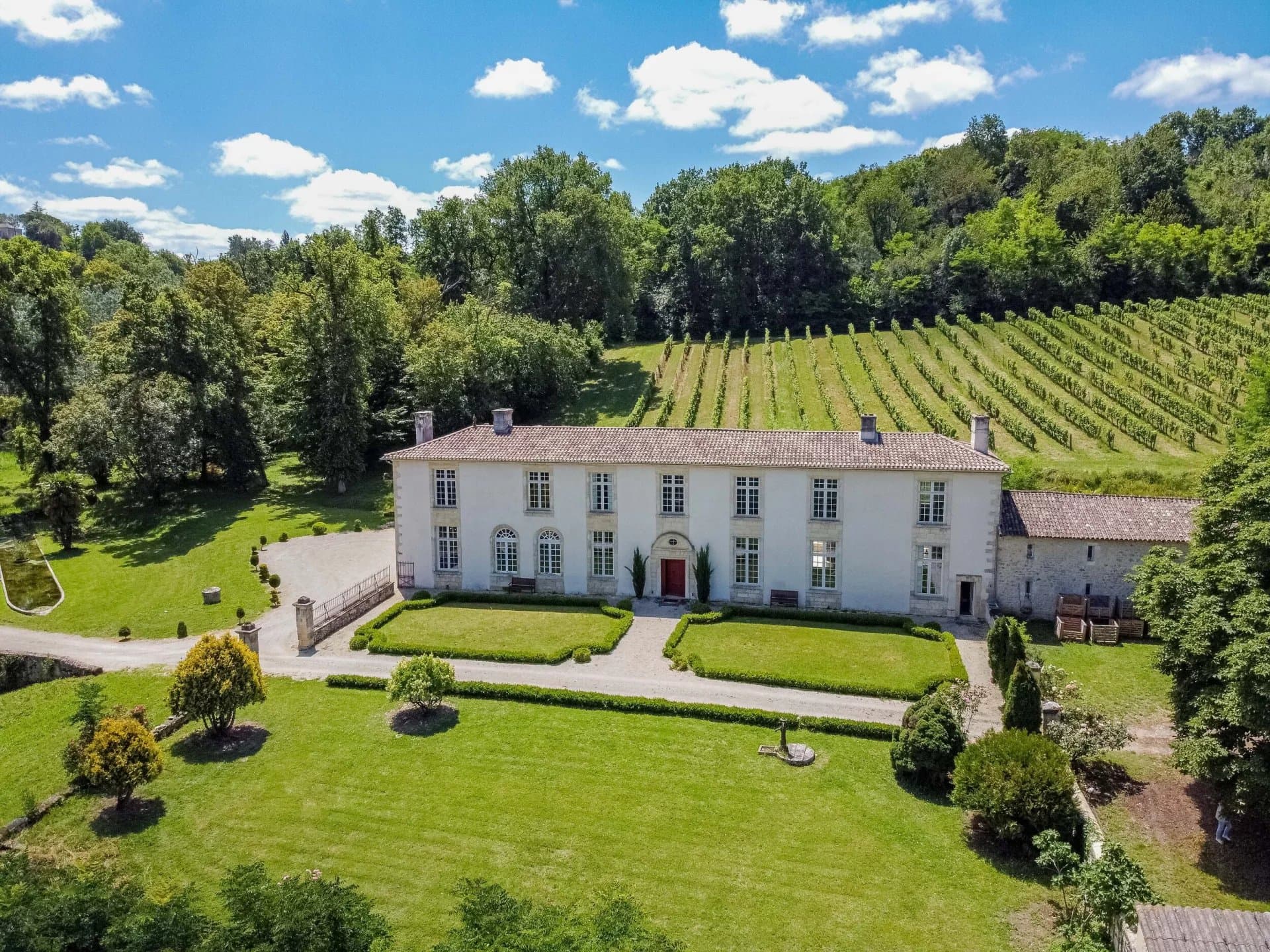 A vendre Chartreuse, piscine, dépendances, 18 ha