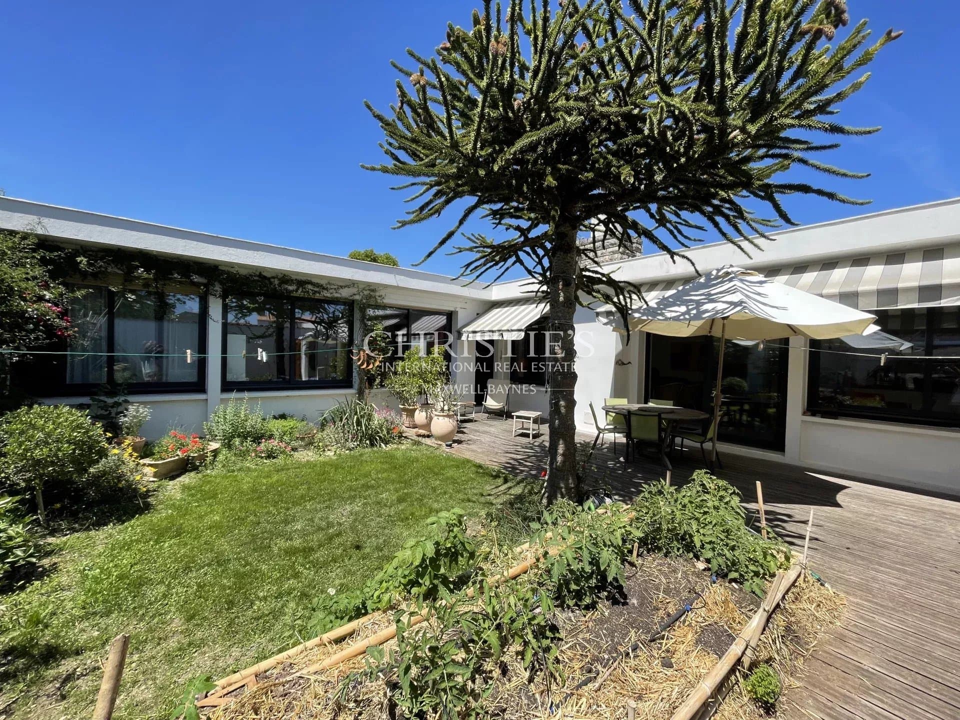 Single-storey house, La Rochelle Lafond 112 m², garden and garage.