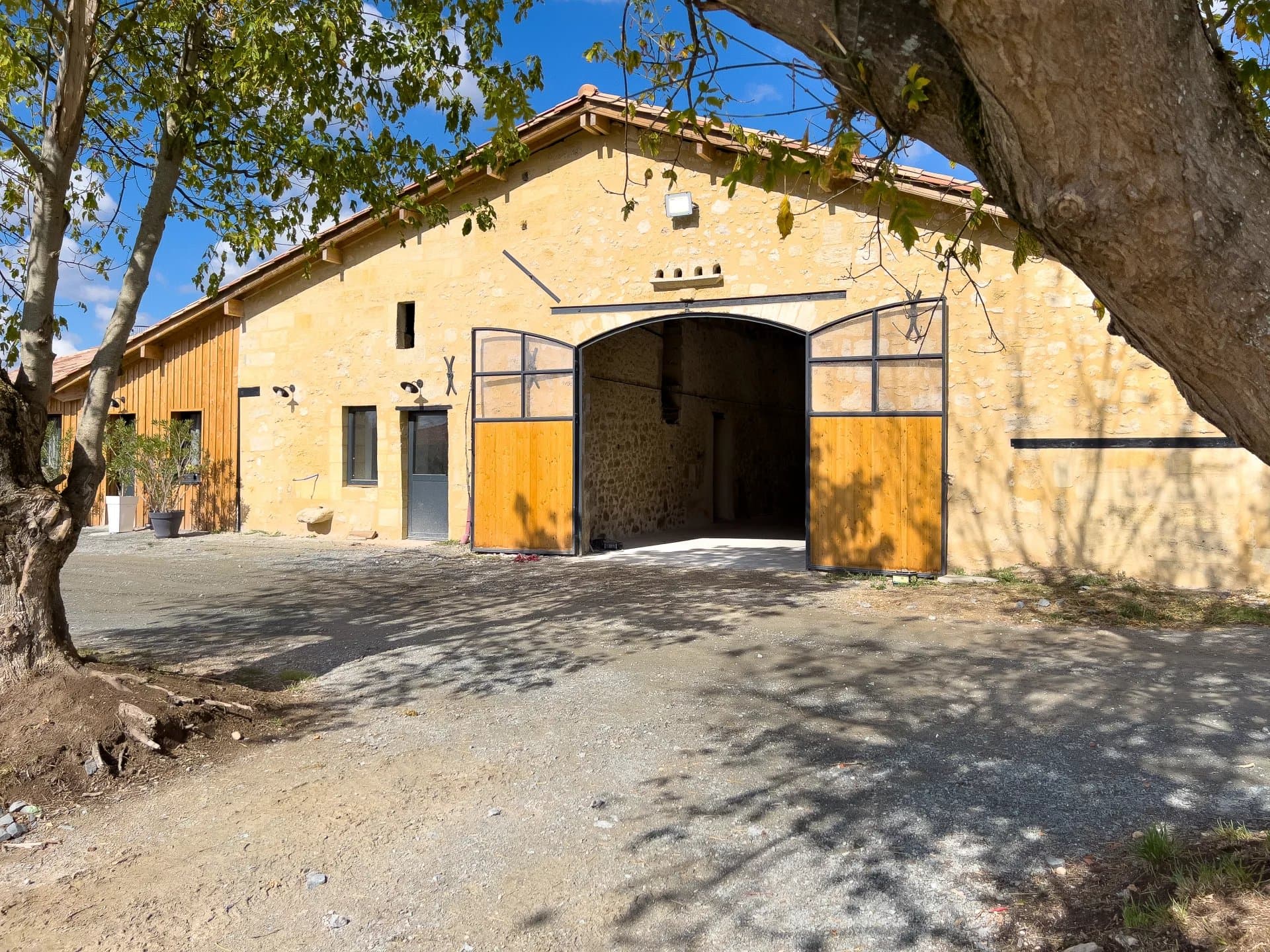 Maison et équitation. St Emilion / Bordeaux