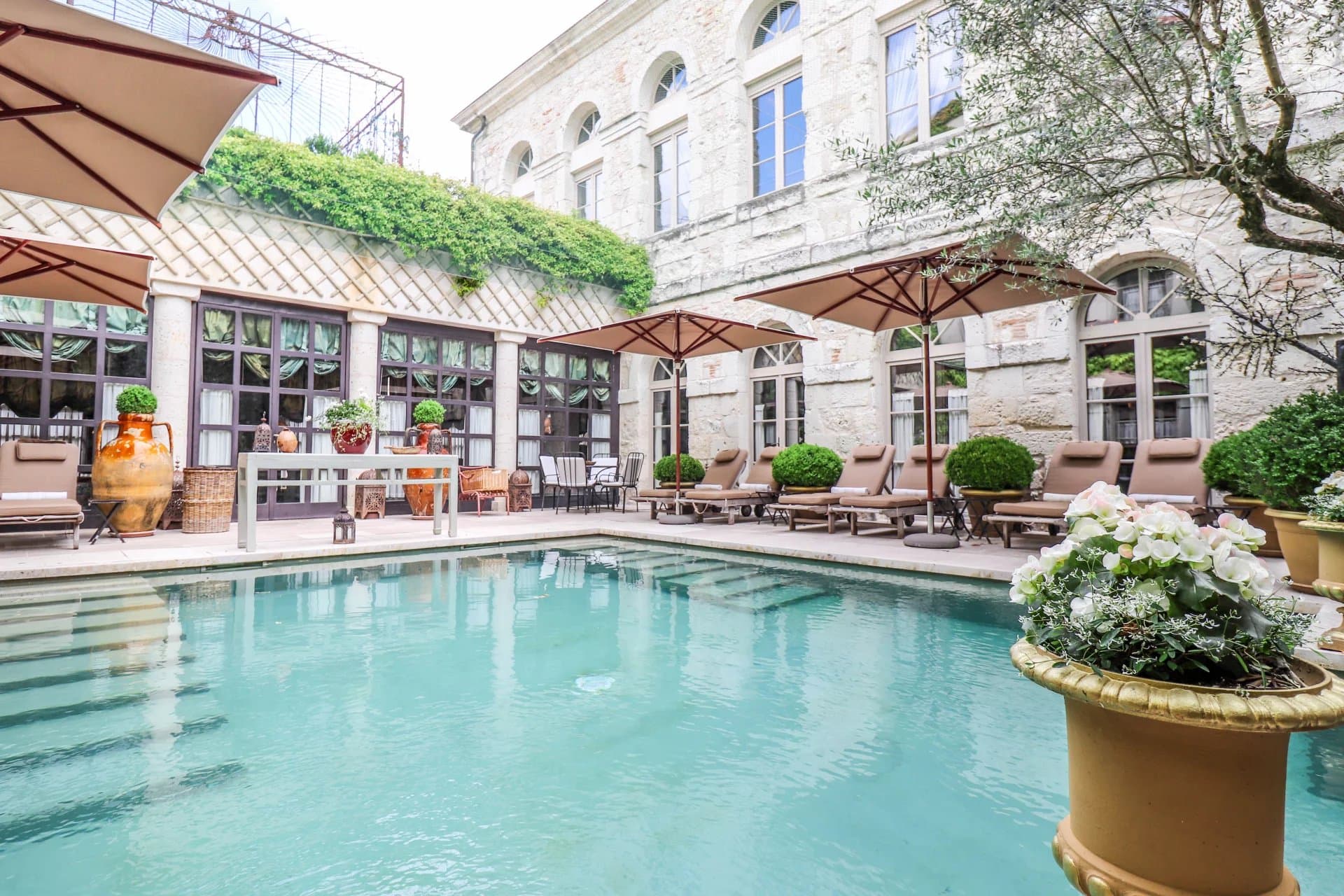 Magnifique propriété de village avec piscine, proche d'Agen