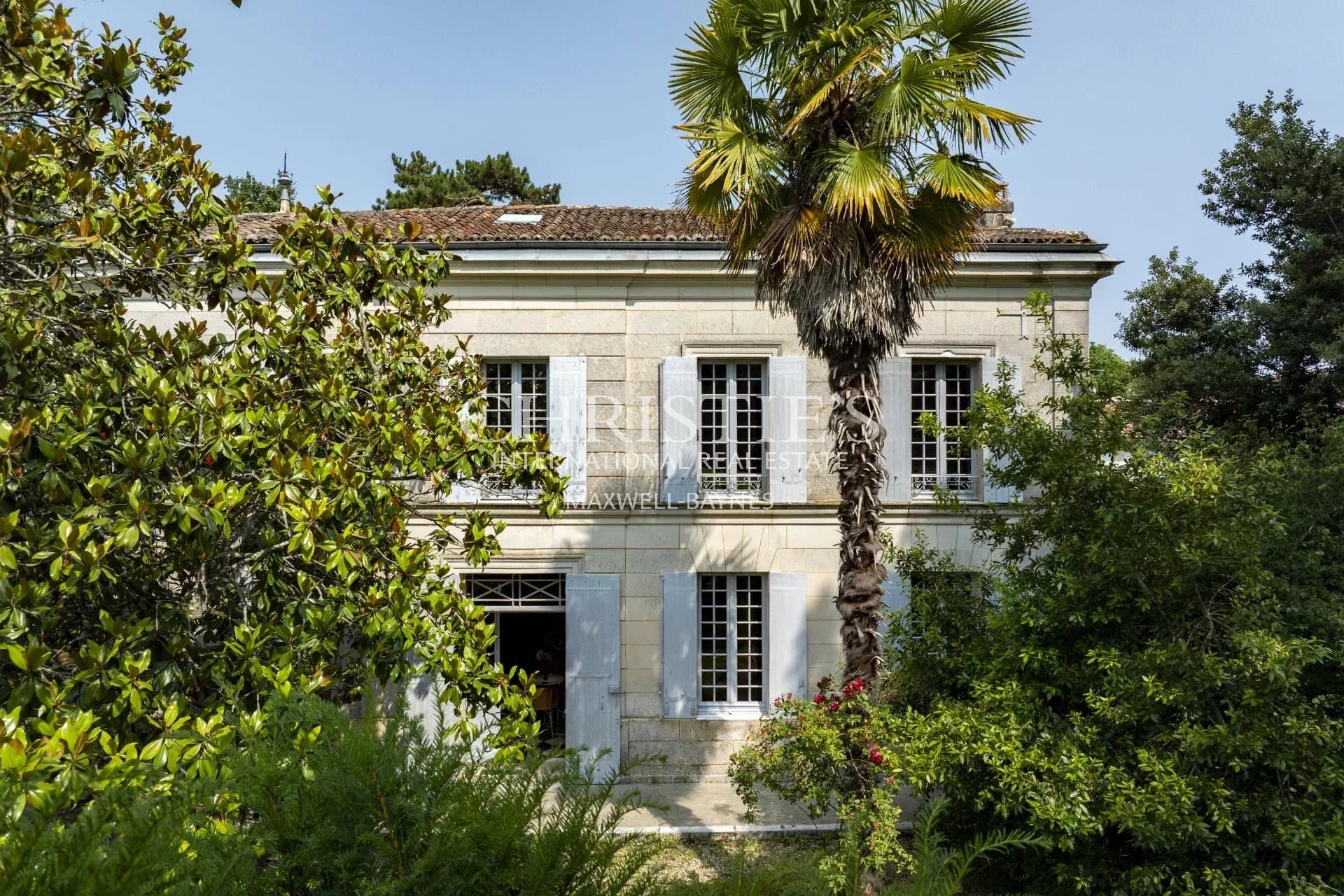 Saintes - former Cognac estate with oodles of charm