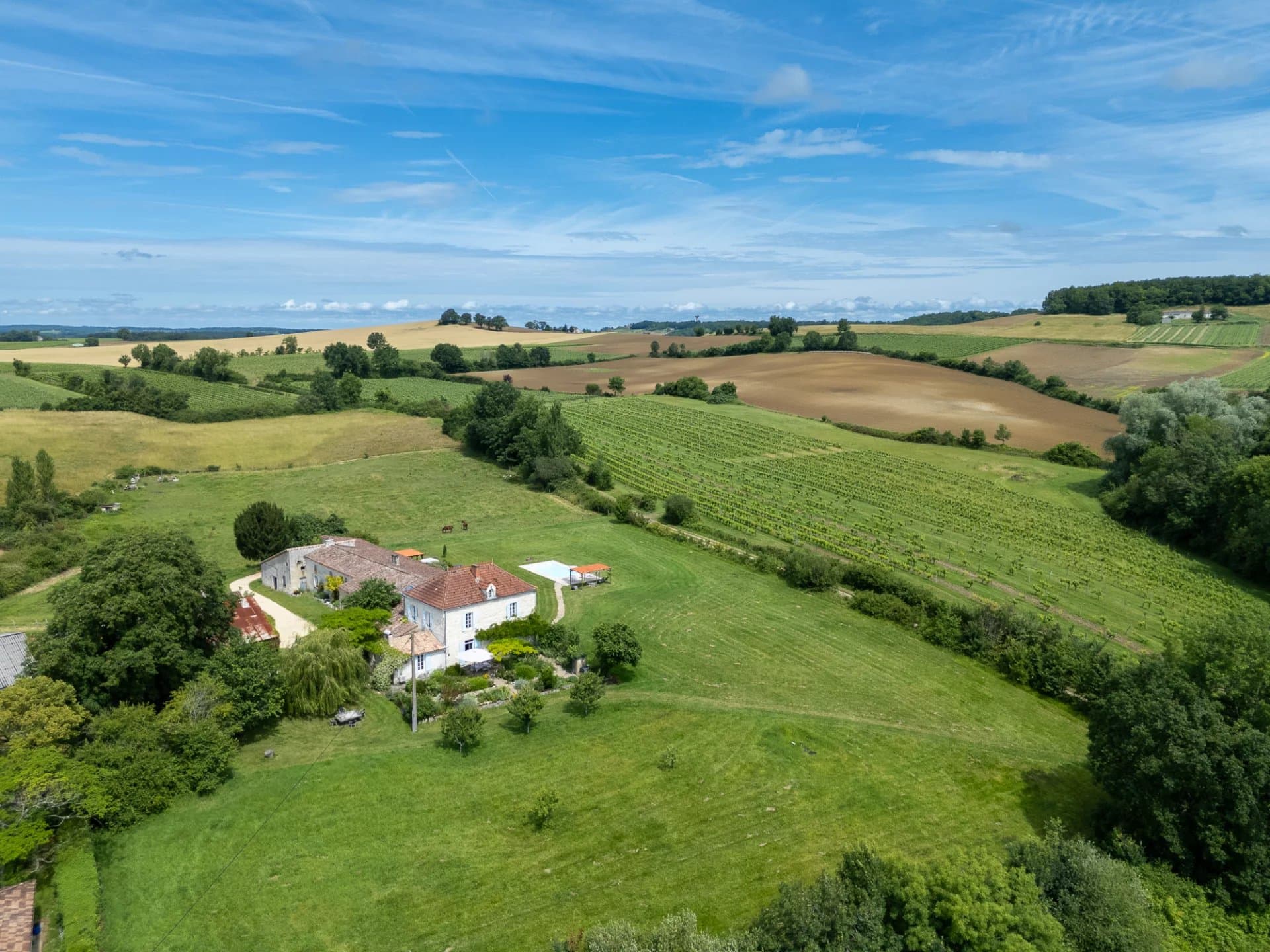 Magnifique manoir avec maison d'amis niché dans un parc de 19 hectares