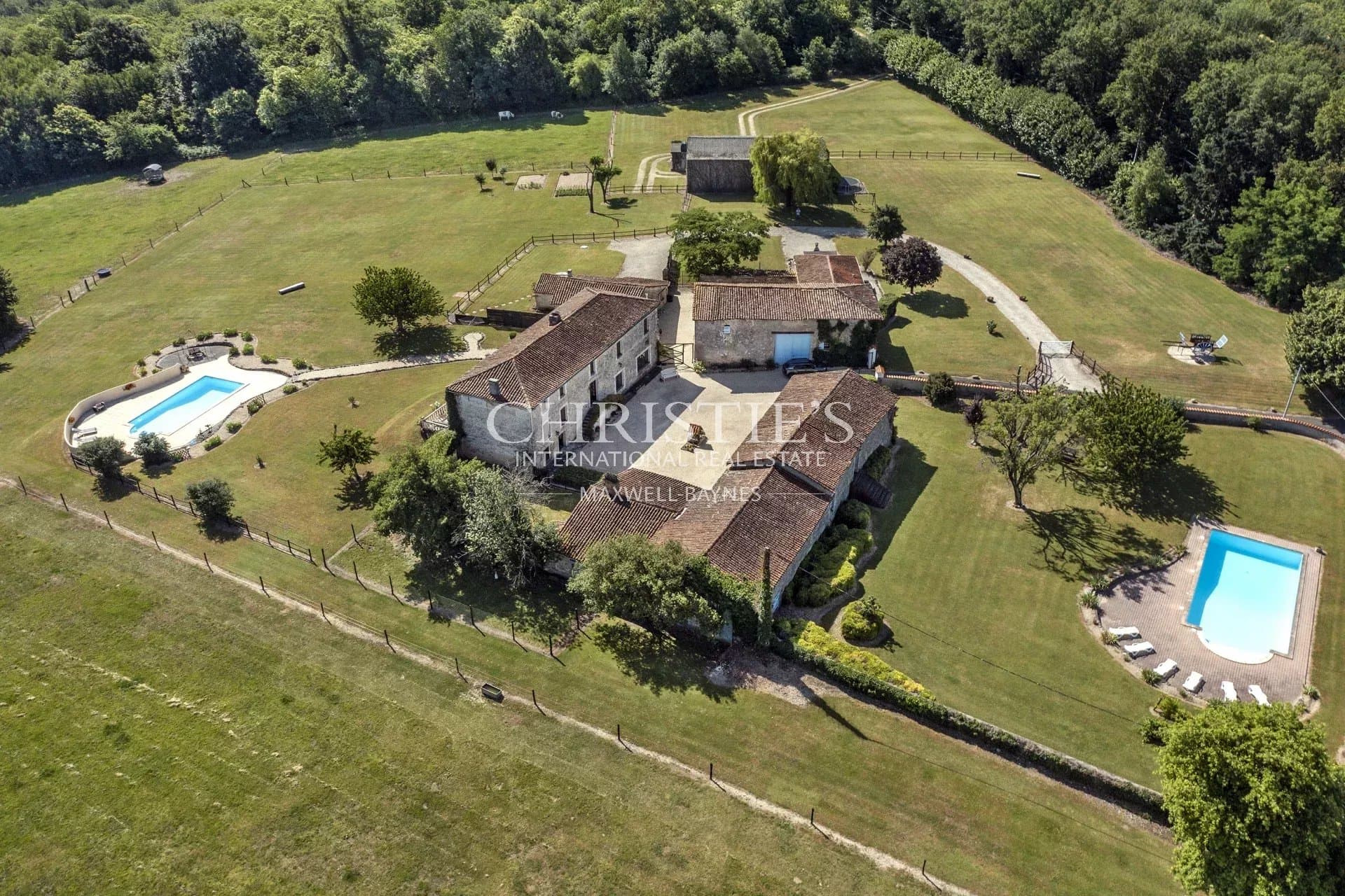Beautifully renovated 18th century Cognac estate