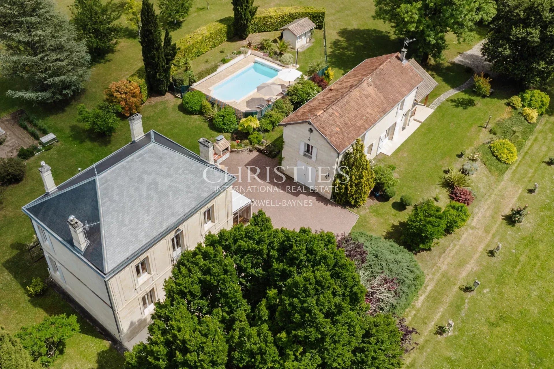 30 min from Bordeaux – Elegant Stone Property on 1.5 Hectares with Guest House and Swimming Pool