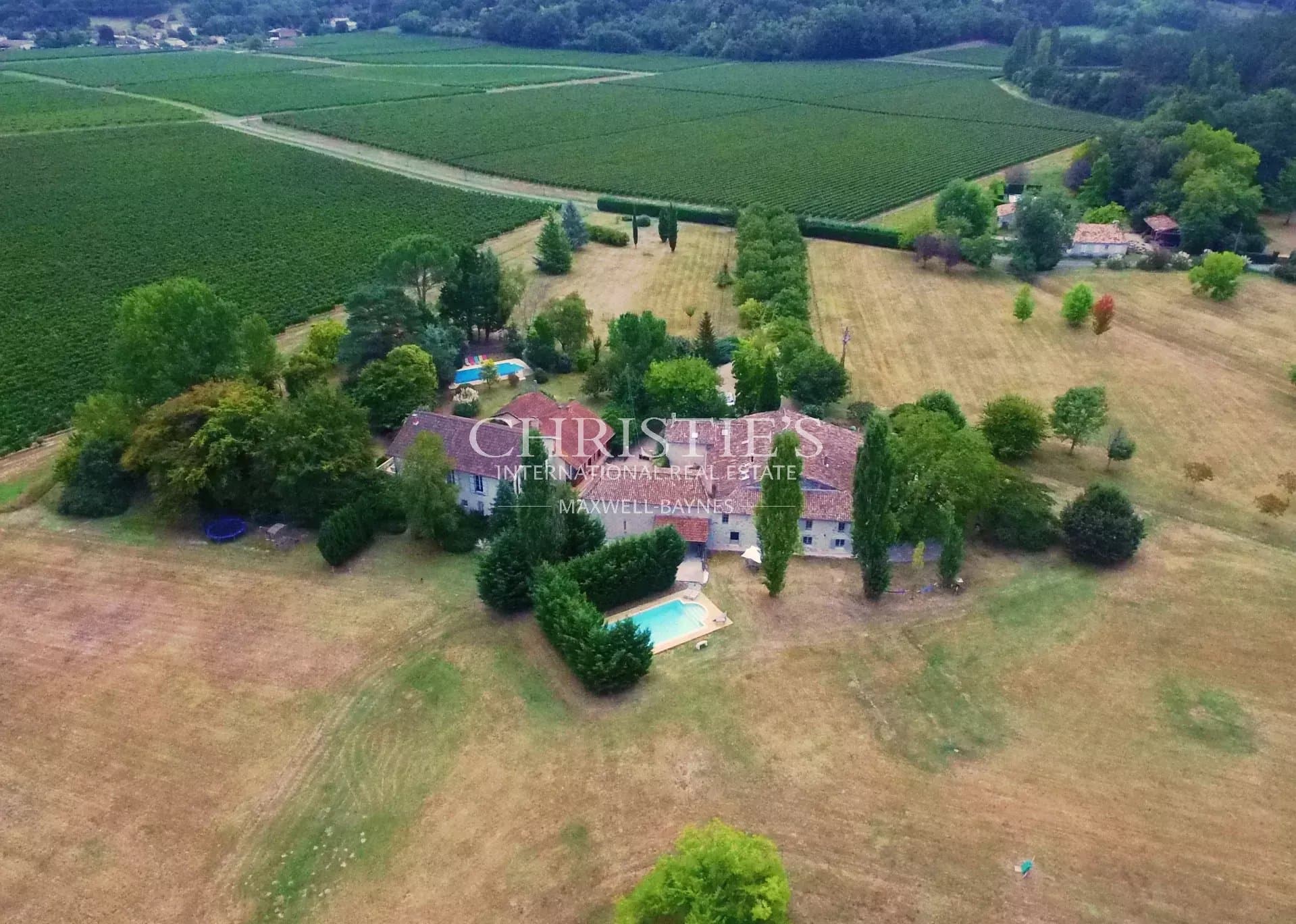 Domaine campagnard dans un site d’exception au calme près de la rivière Dordogne