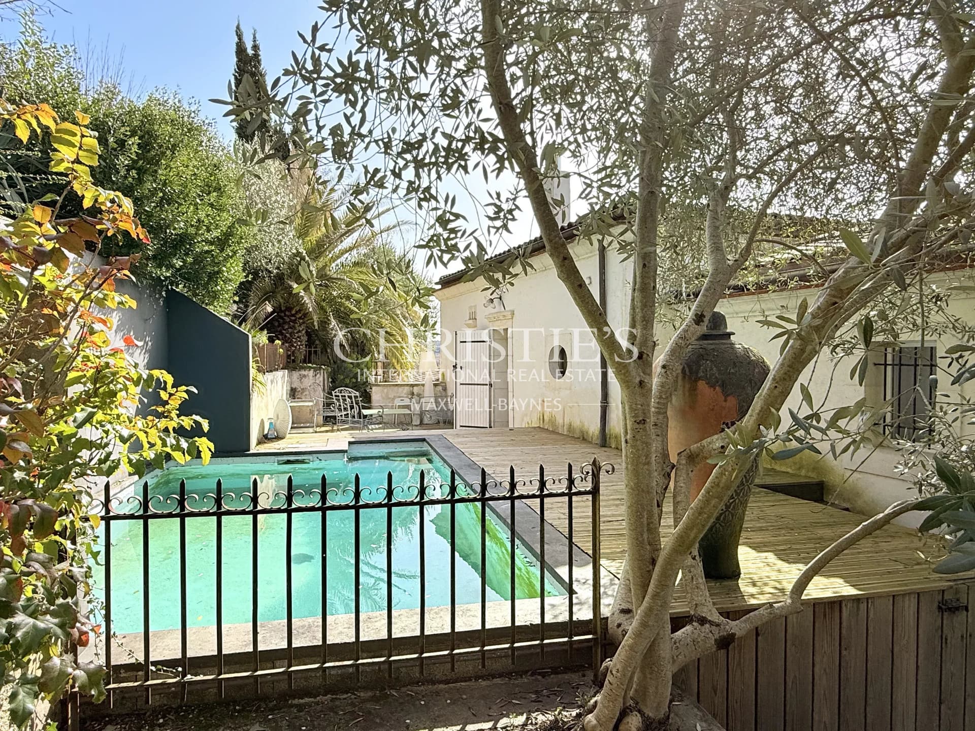 Maison avec piscine, terrasses en cascades et studio – Angoulême centre