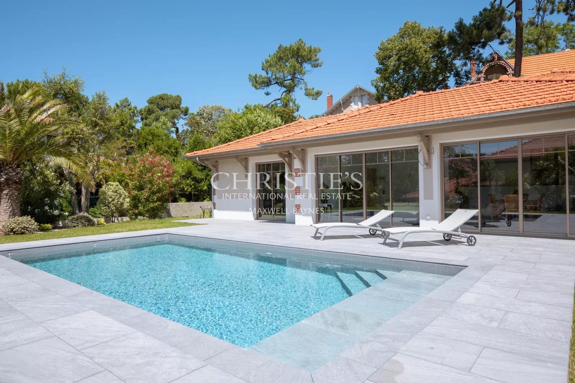 An exceptional villa at the crossroads of the Ville d'Hiver and Plage Pereire