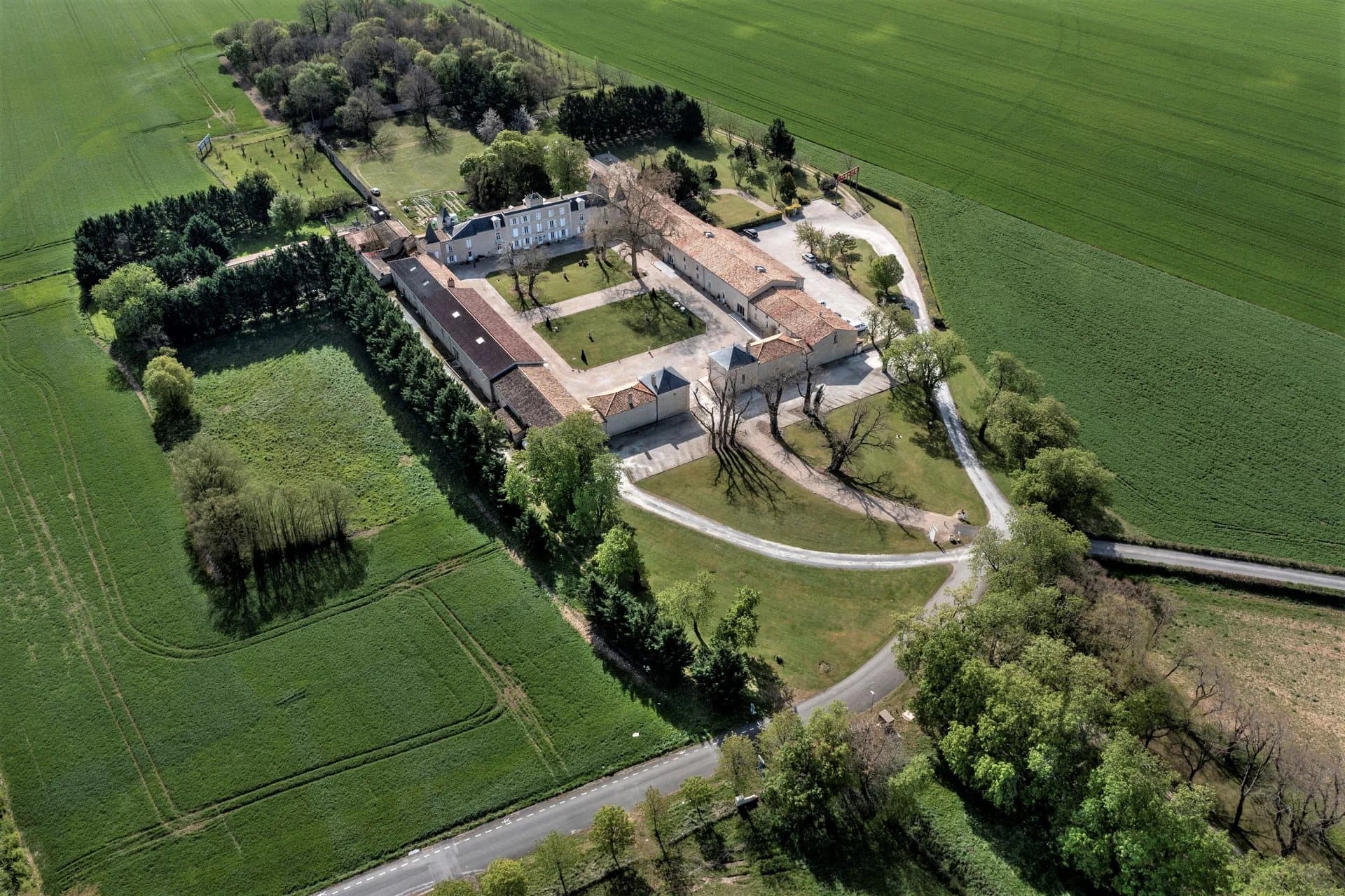 For Sale exceptional property Hotel-Restaurant near Niort