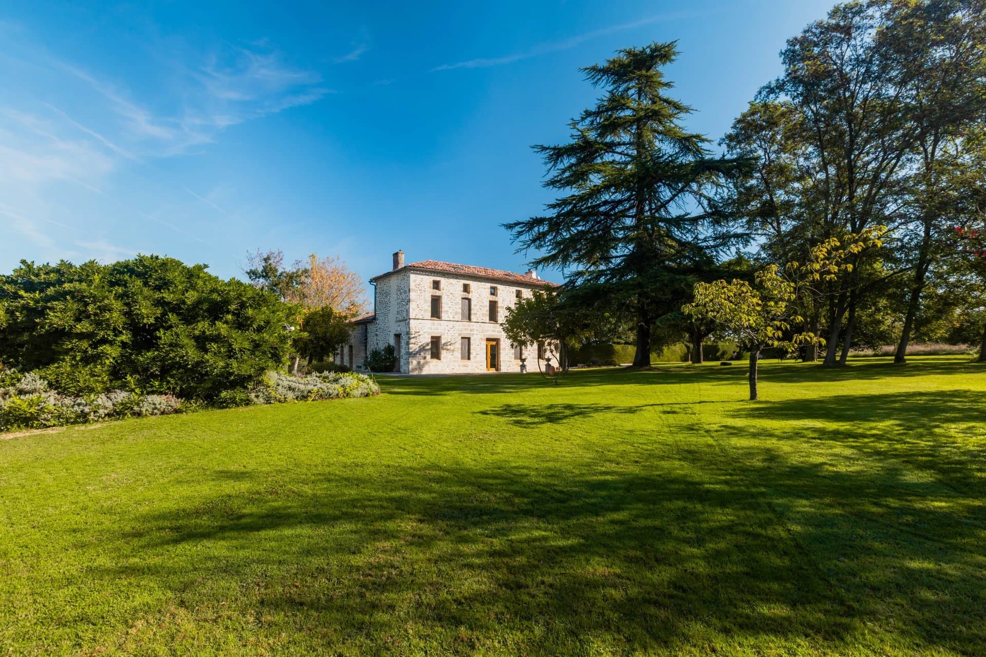 Propriété unique : deux maisons en pierre avec vue époustouflante
