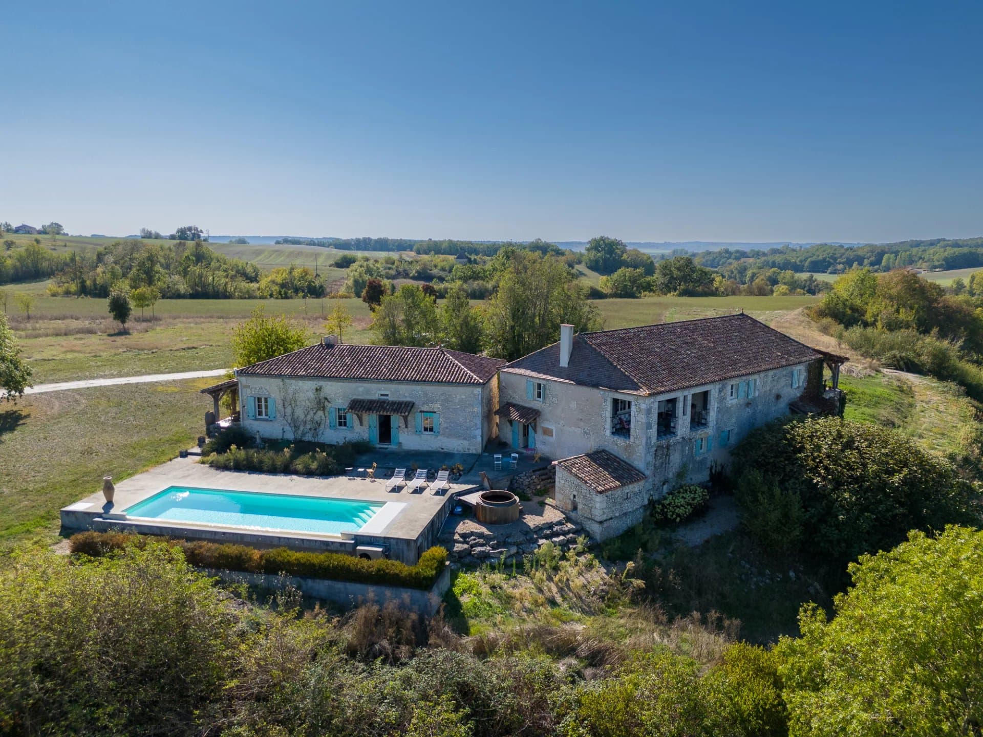 Domaine rural avec Maison d’amis, Piscine et 4 ha de terrain avec 360° vues