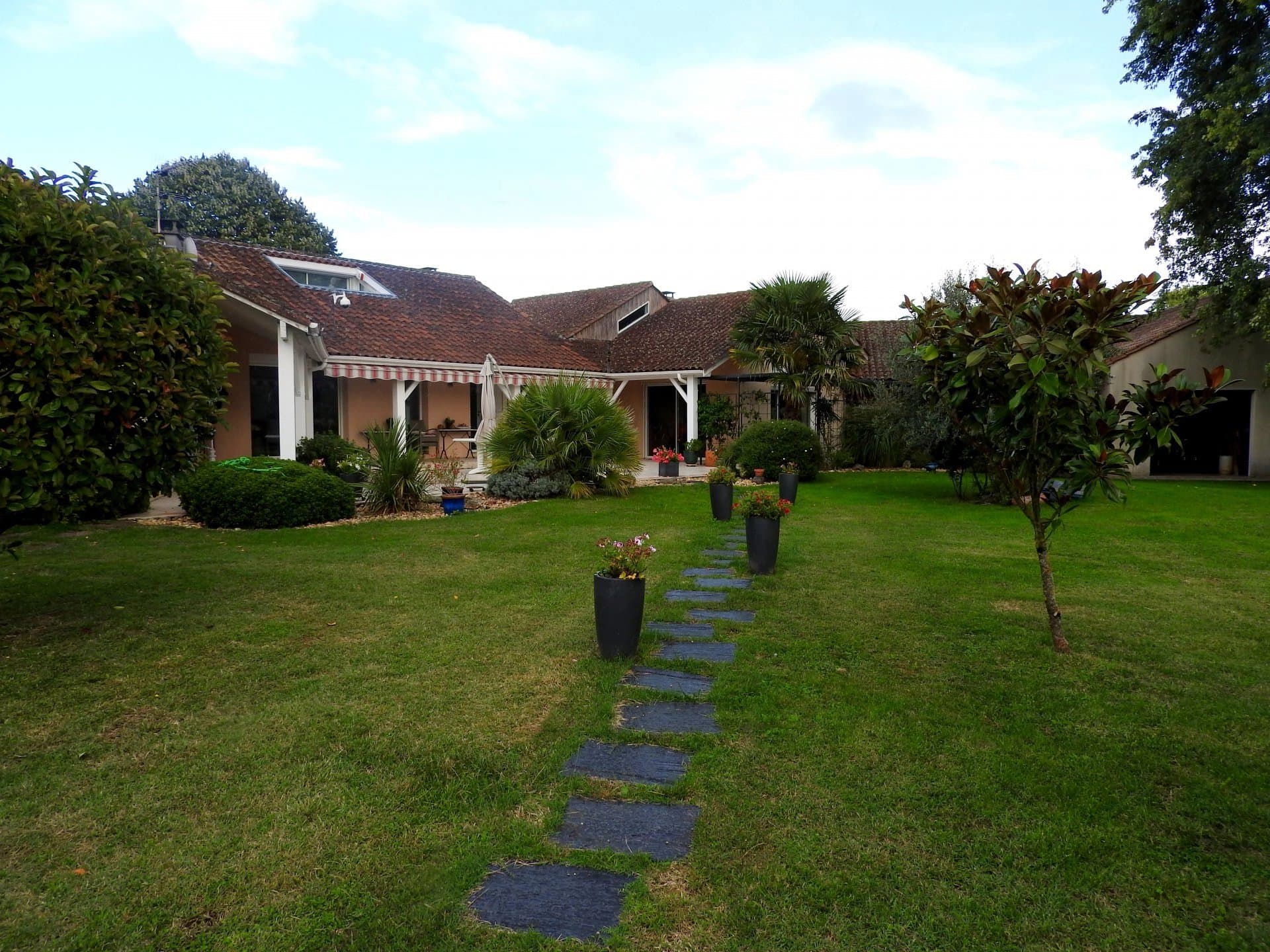Modern country property with Indoor Pool near Libourne