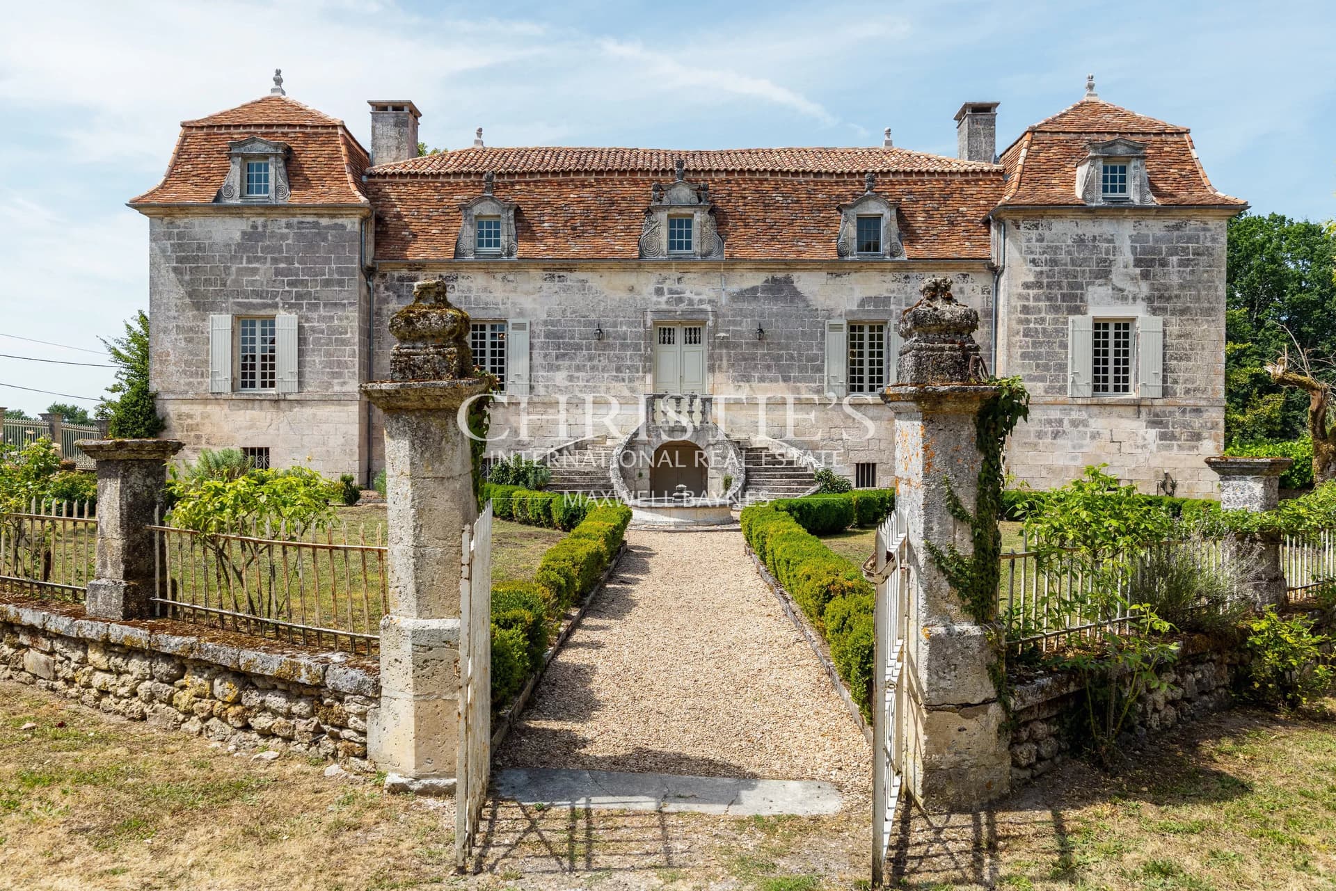 Élégante Chartreuse Restaurée au Cœur du Périgord Vert