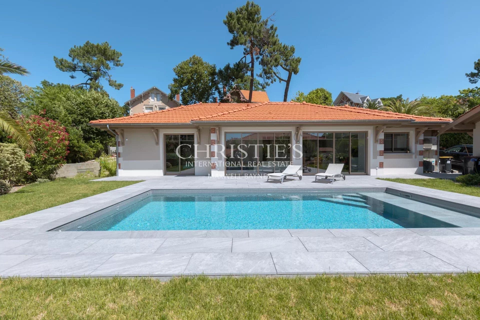 An exceptional villa at the crossroads of the Ville d'Hiver and Plage Pereire
