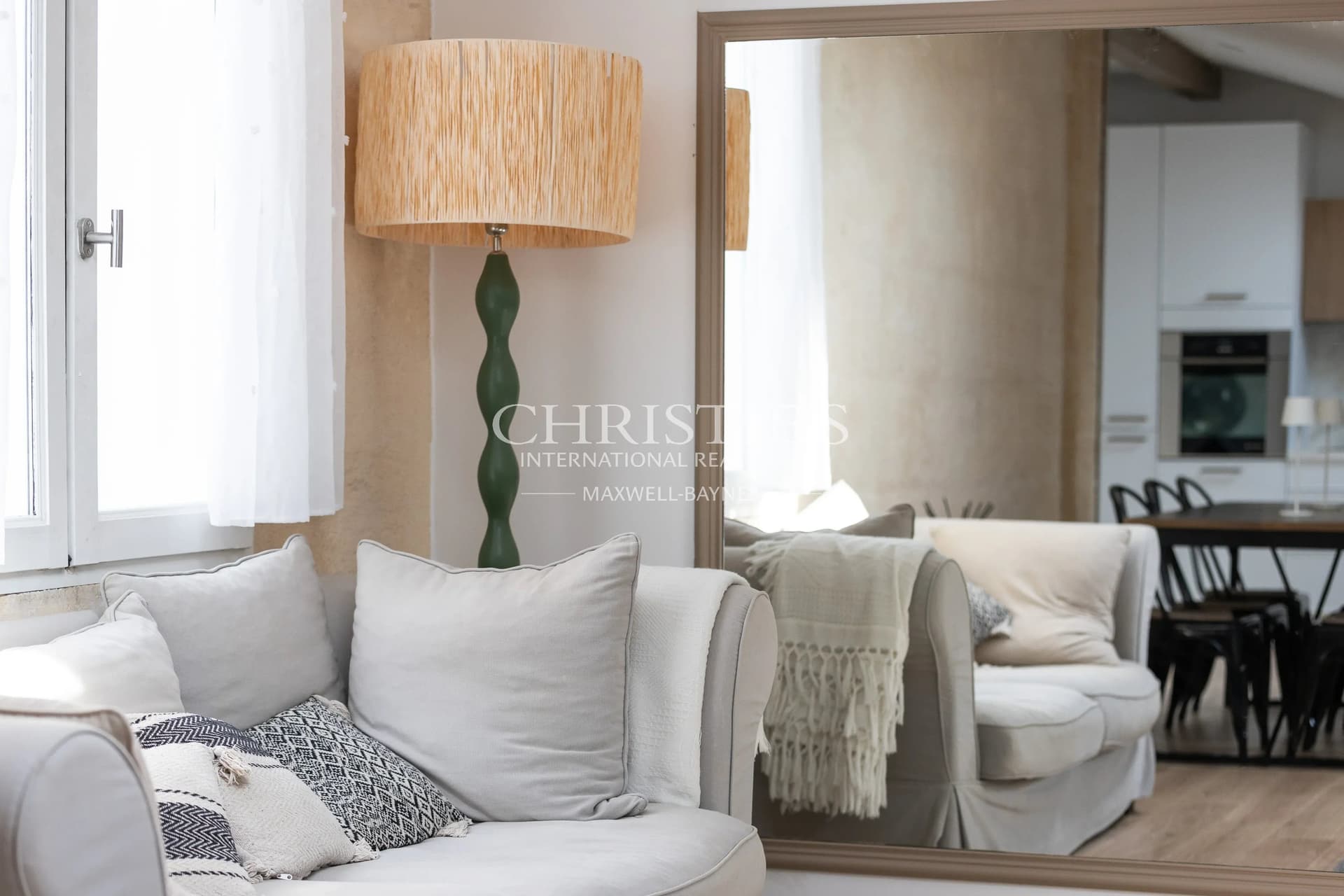 Bordeaux Triangle d’Or – Elegant Renovated Apartment with 3 Bedrooms and Elevator