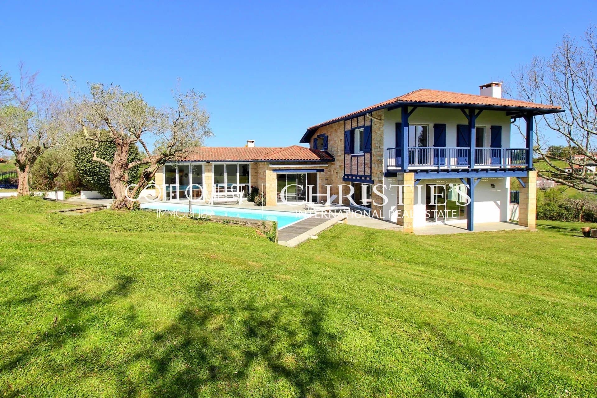À vendre Urrugne - Maison avec piscine vue montagnes