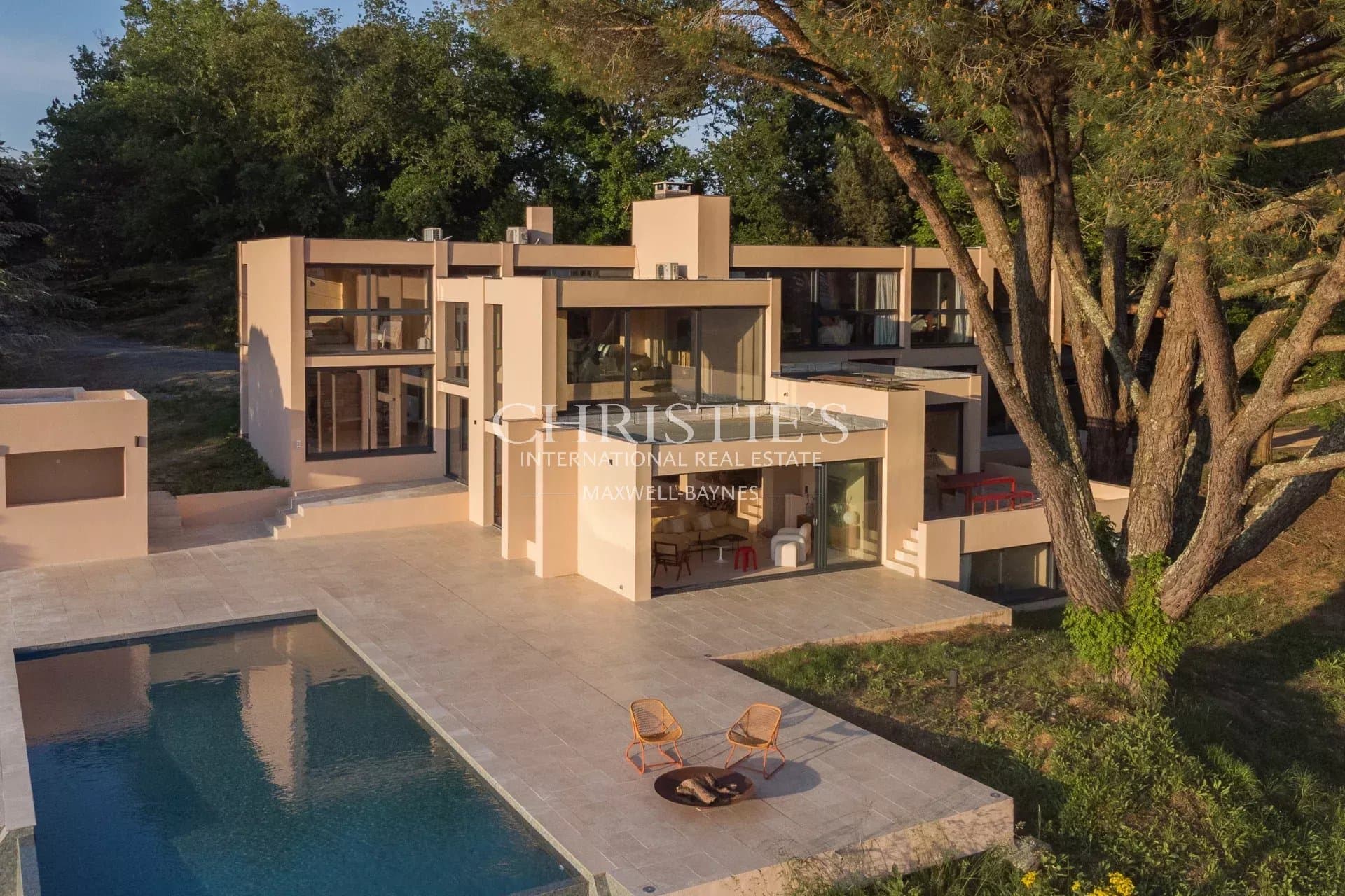 Architect-Designed Villa with Panoramic Views & Infinity Pool – 30 min from Bordeaux