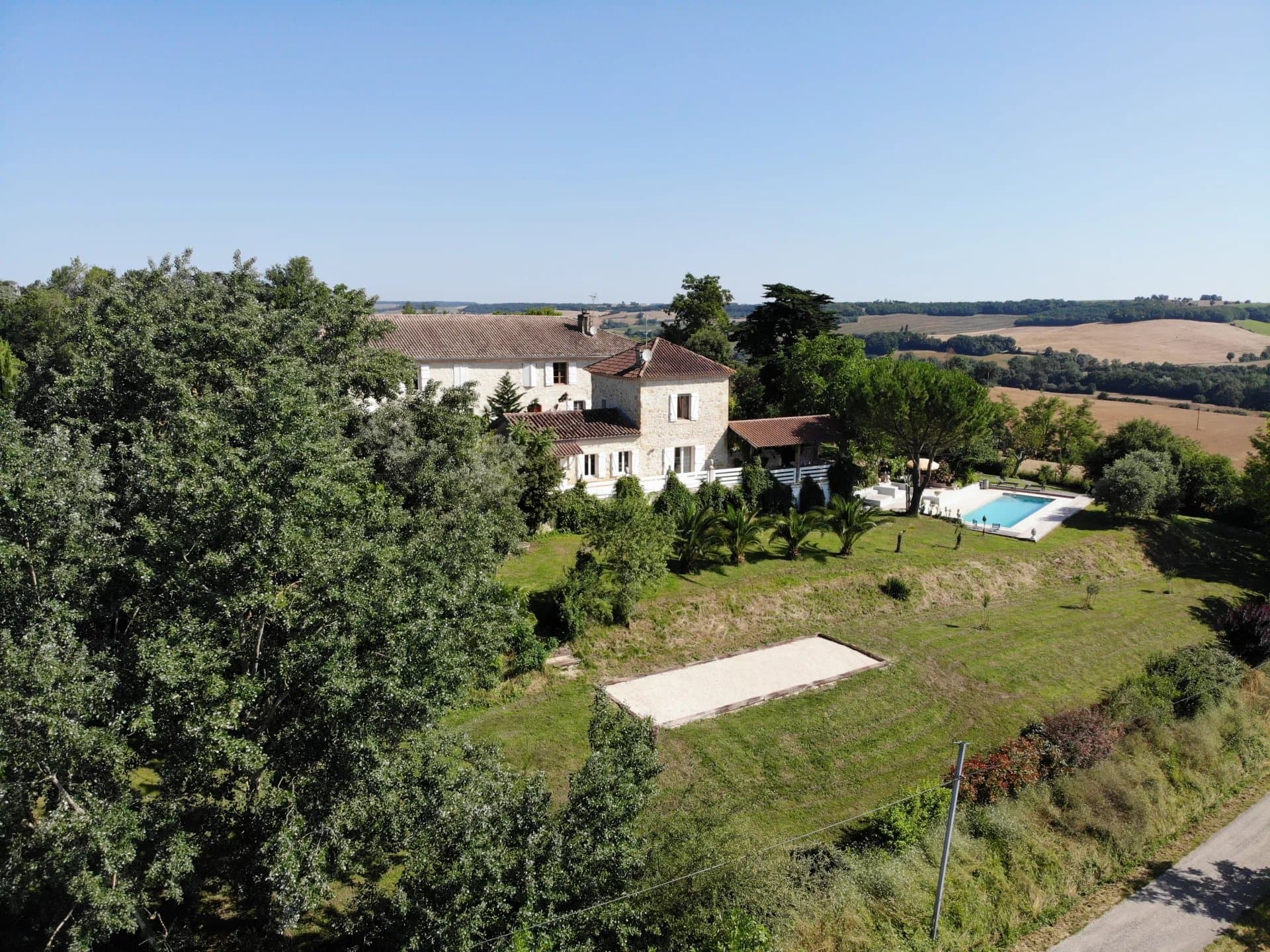 Ferme aménagée avec dépendance et vue panoramique sur la campagne gersoise