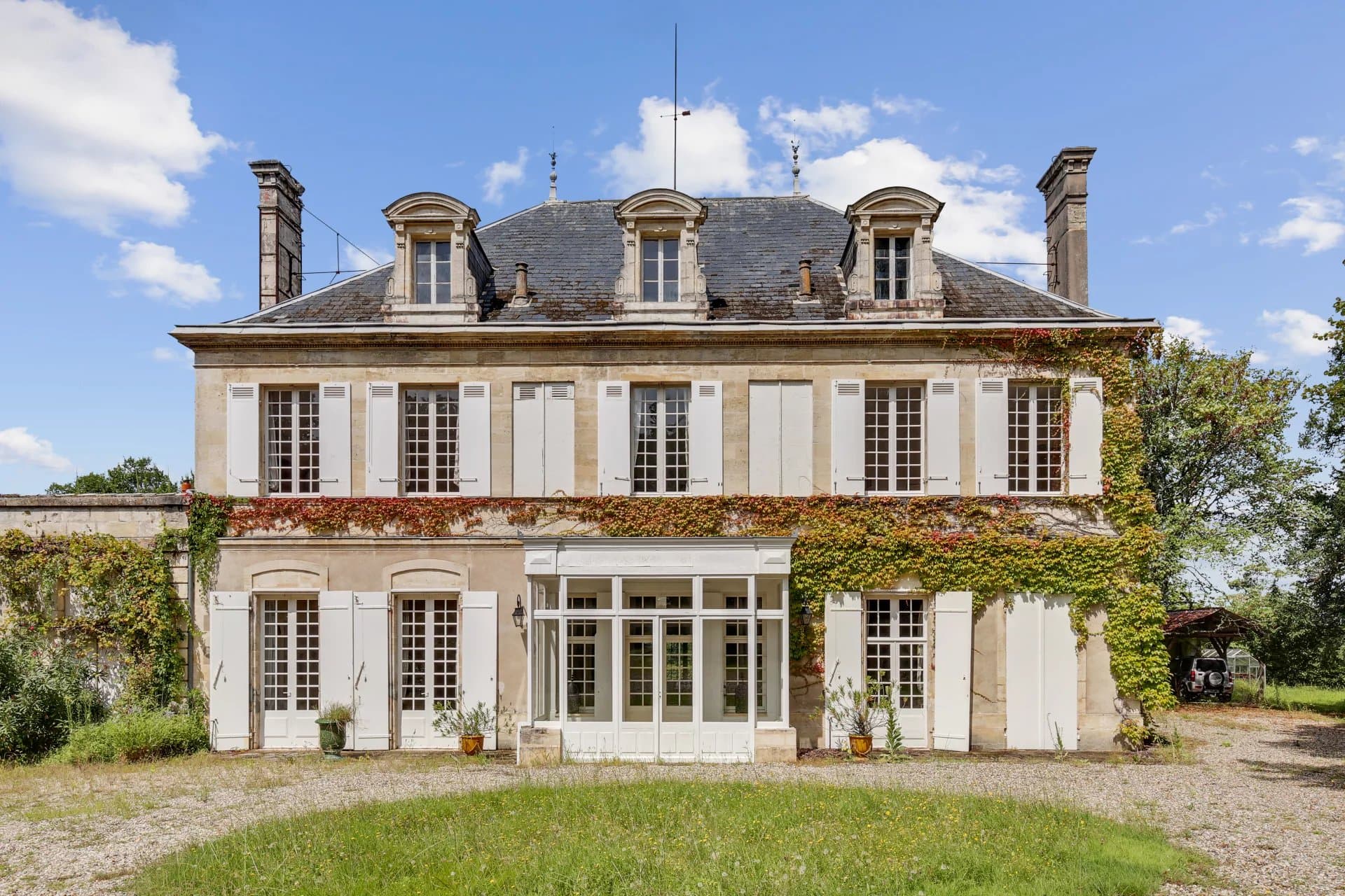 Cénac - proche Bordeaux - Maison de Maître et dépendances