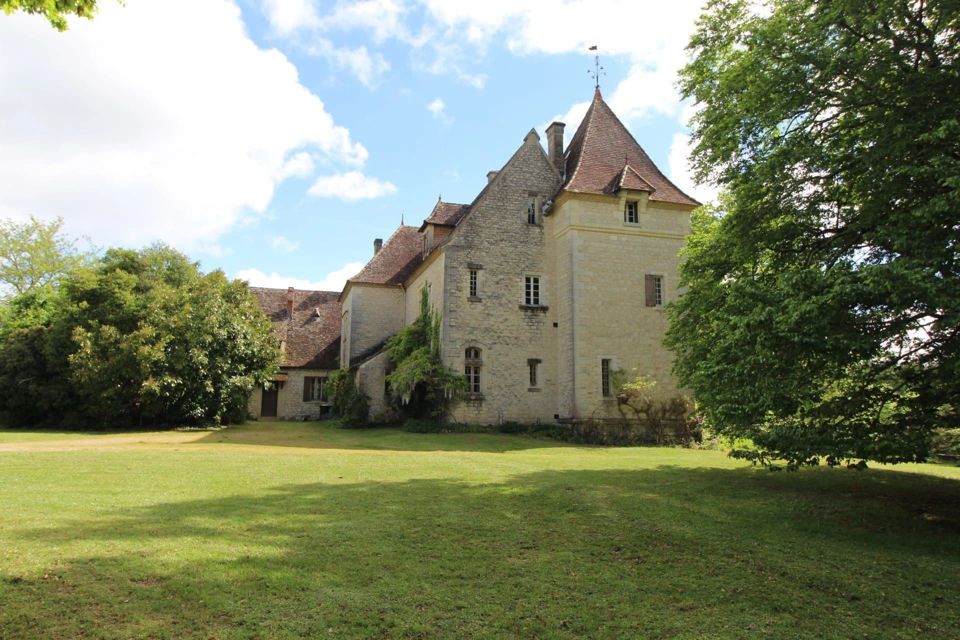 Magnifique Château historique avec vignoble dans la région de Sainte-Foy-La Grande