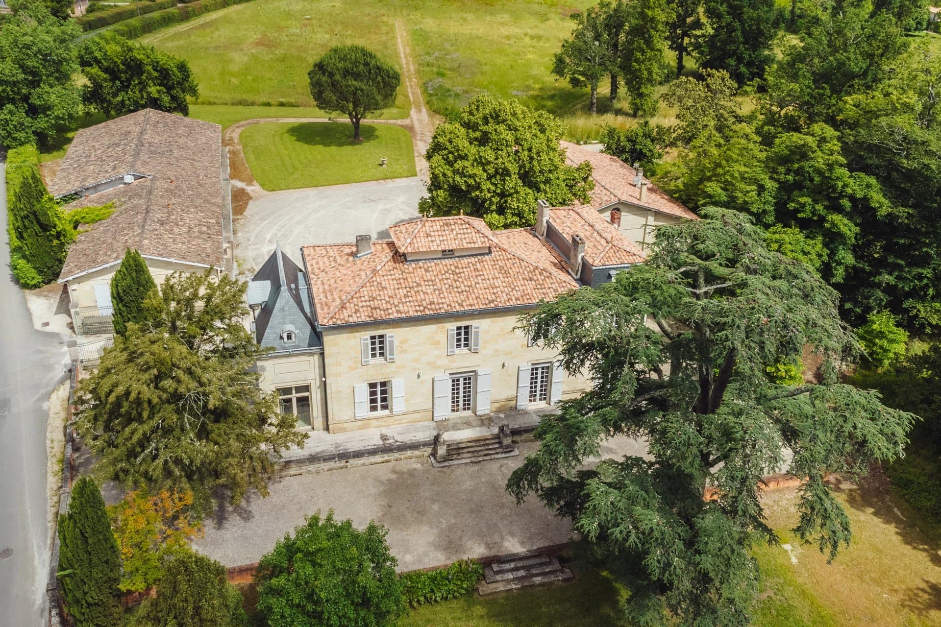 Bouliac – Domaine d’Exception avec Vue Panoramique et Parcelle de 7 Hectares