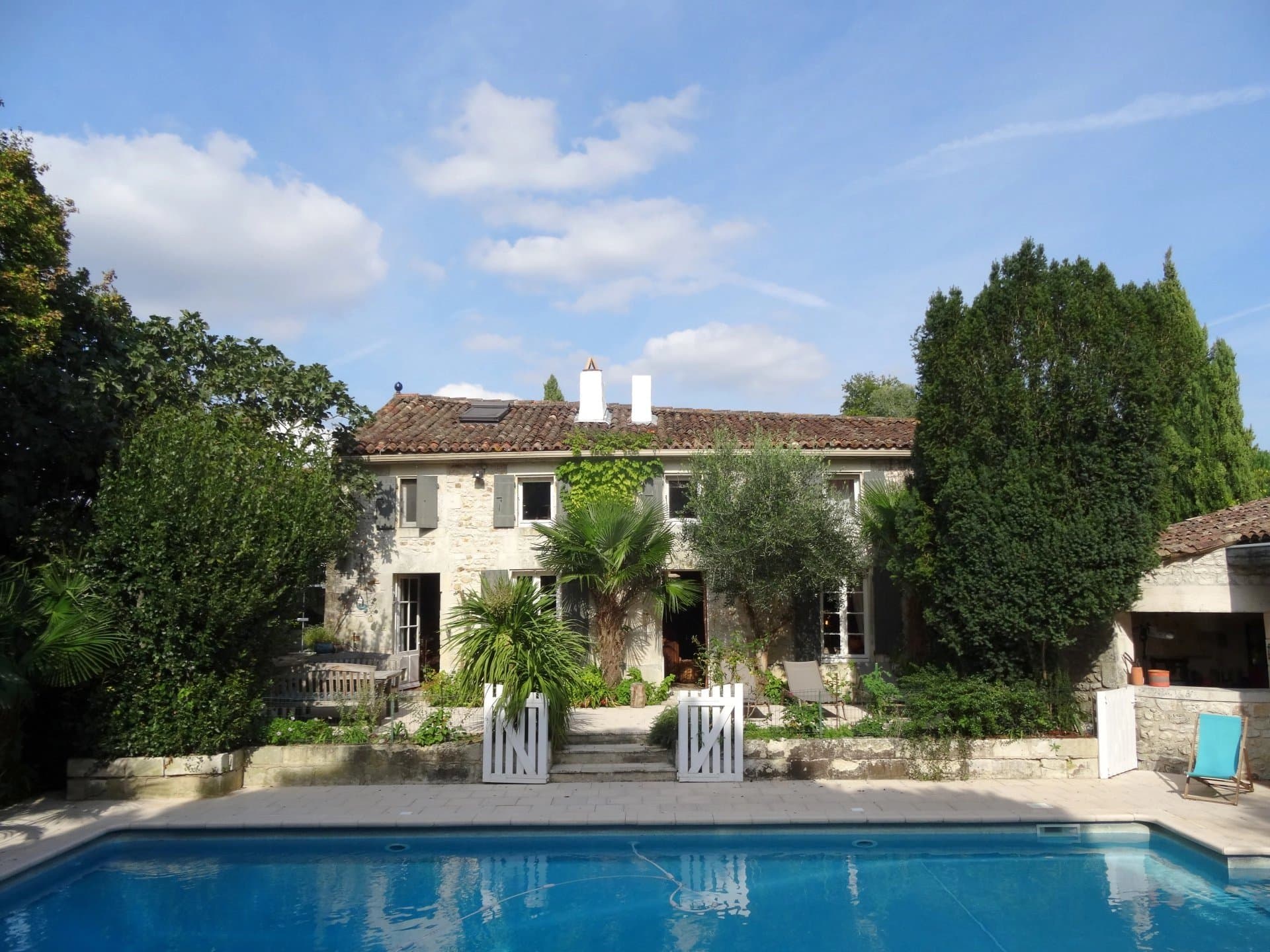 Charming property between Saintes and Royan