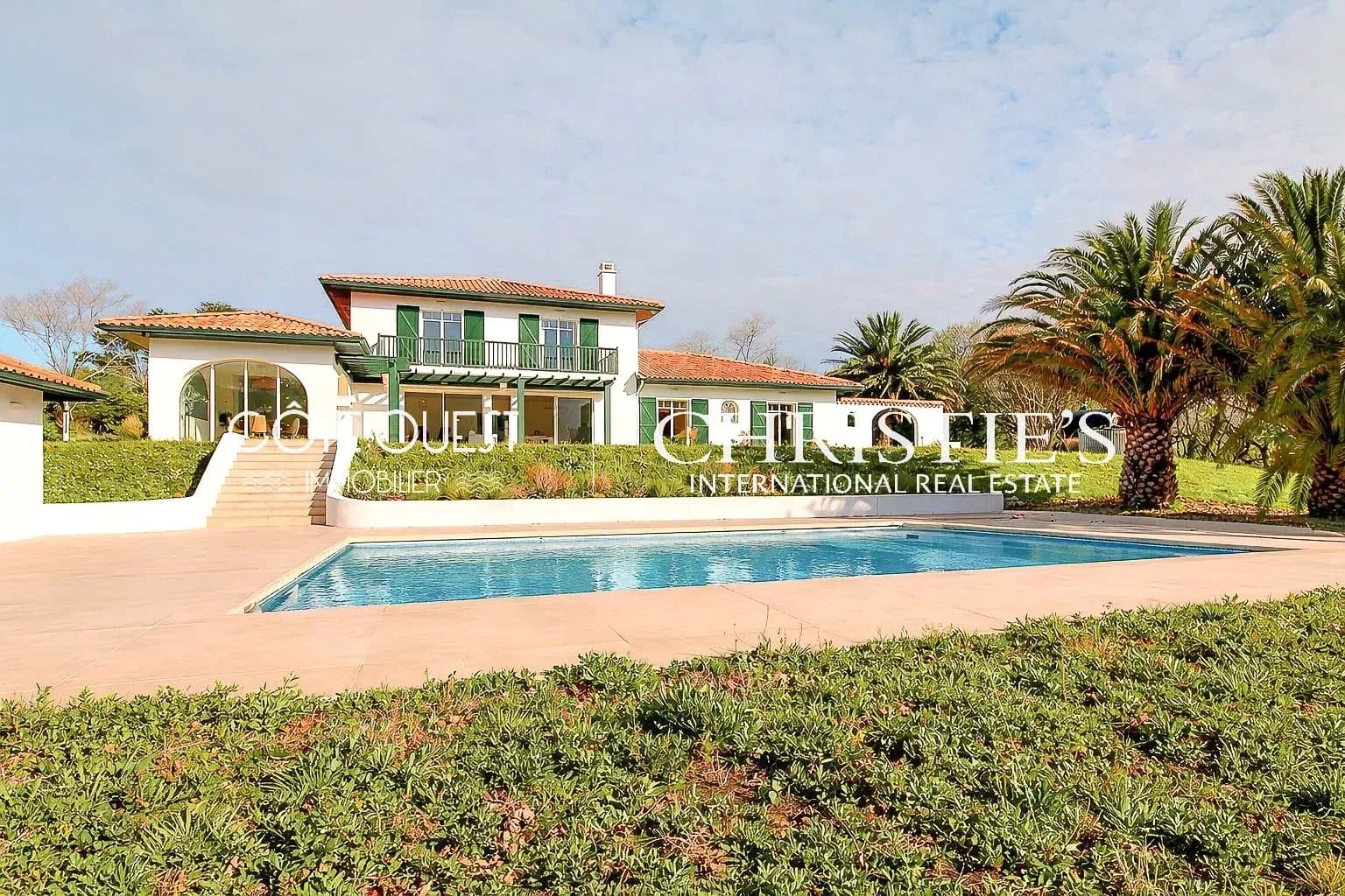 For sale Urrugne - A 9-room villa with swimming pool