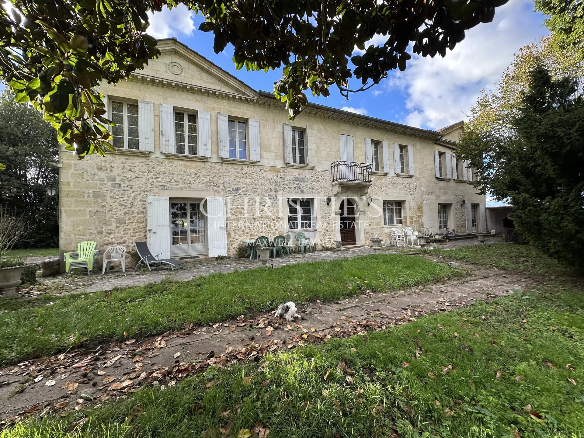 Domaine viticole au coeur de l'appellation Fronsac : Charme et Authenticité
