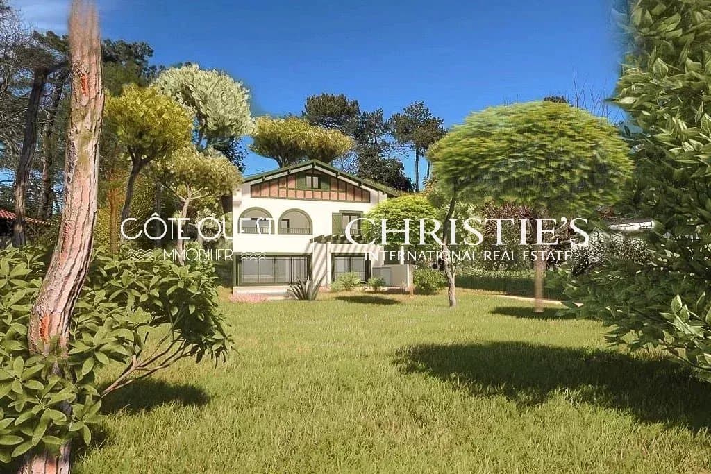 House in town center in Hossegor
