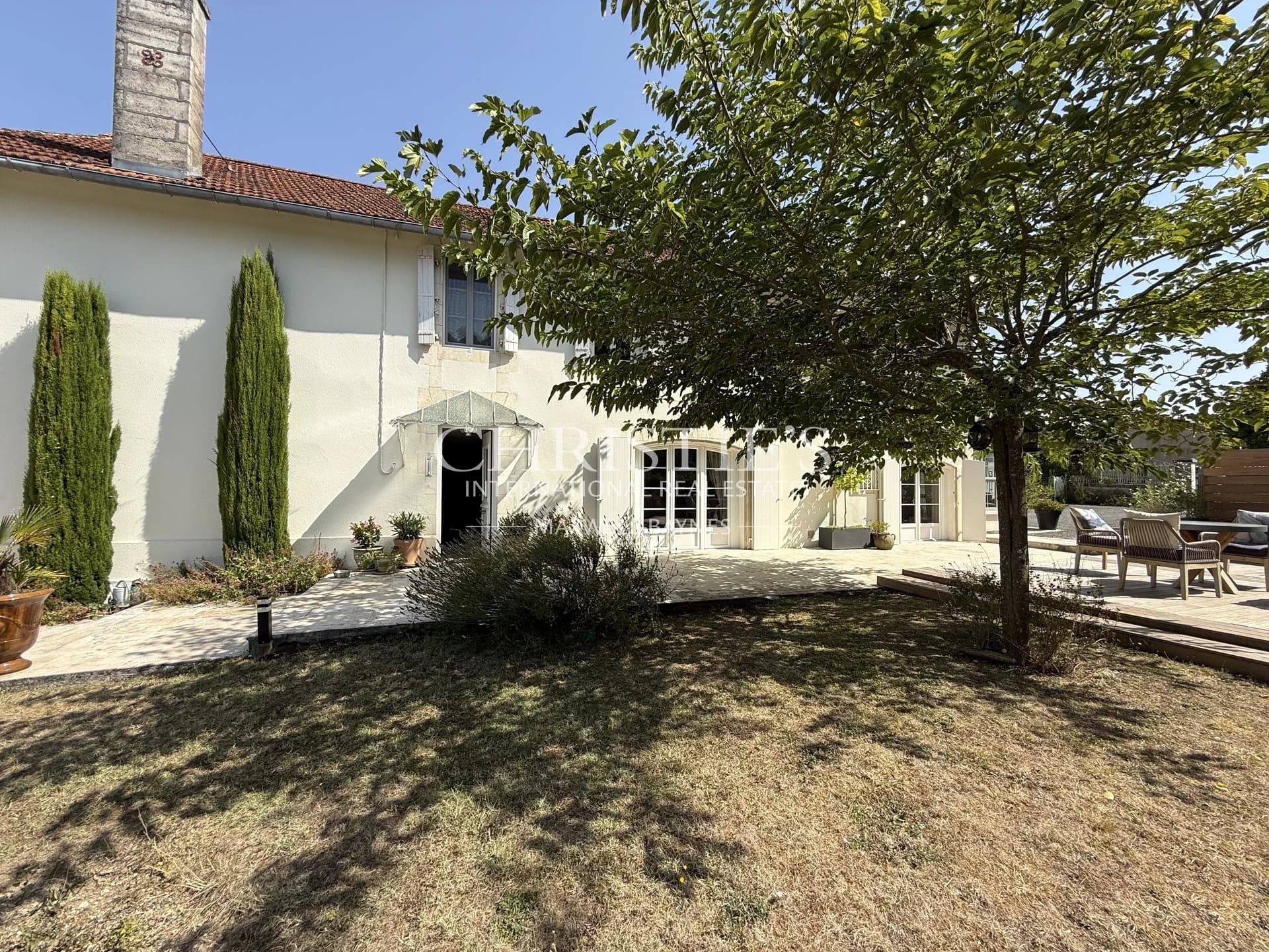 Remarquable property on 2,5 HA with swimming pool!