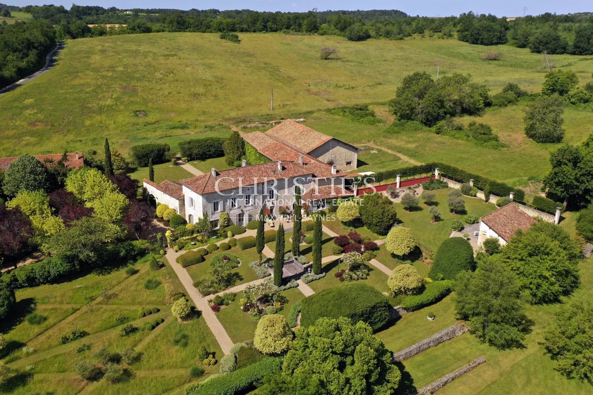 Exceptionnel domaine de 122 ha en Charente