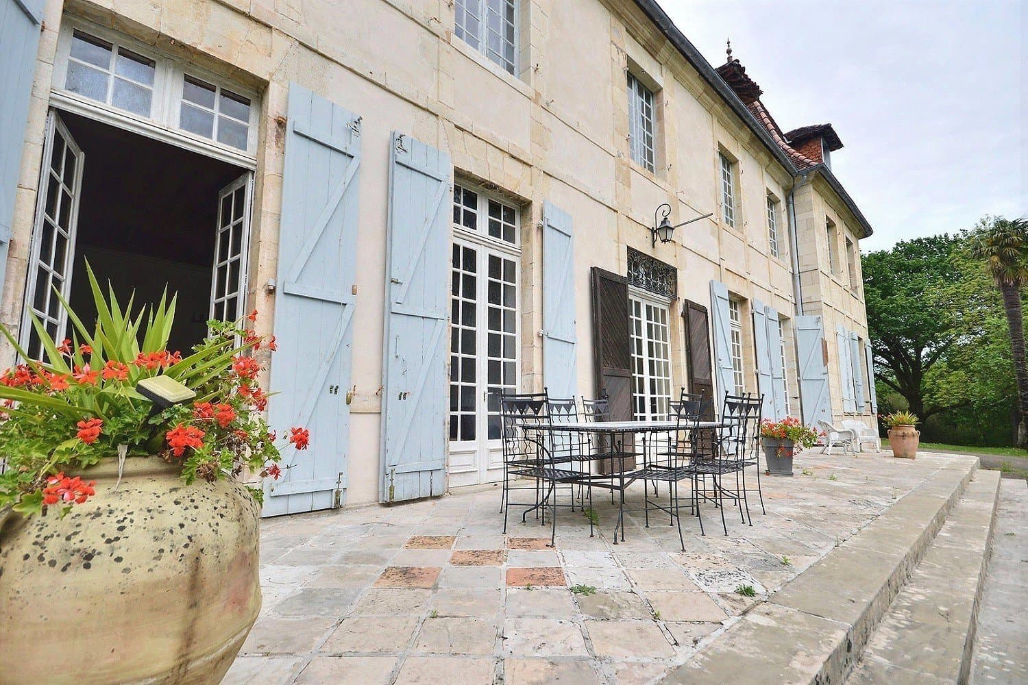 A 35 MINUTES DES PLAGES CHÂTEAU DE CARACTÈRE SUR 5 HECTARES