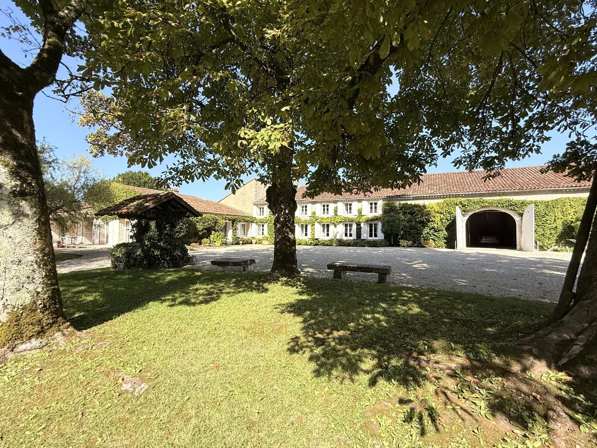 Élégante Maison de Maître du XIXe siècle au cœur de la Grande Champagne