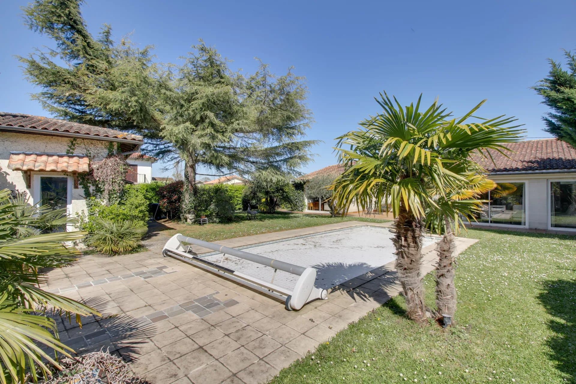 Bordeaux Le Bouscat - sIngle-storey stone house with swimming pool and garage