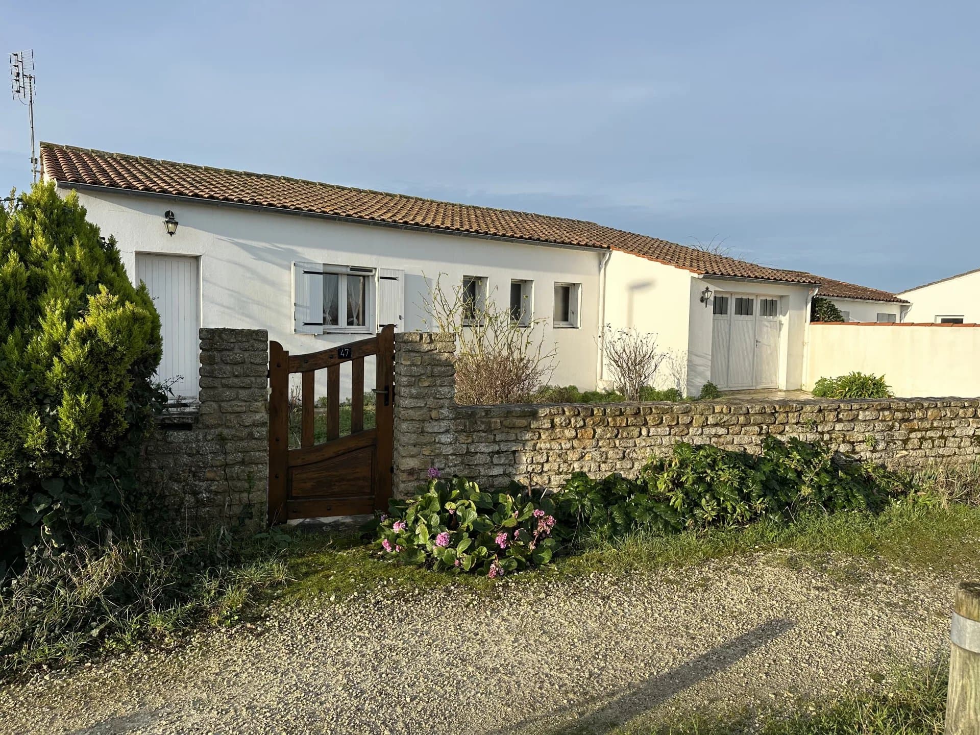 ARS EN RE - Maison de plain-pied avec jardin au coeur du Village