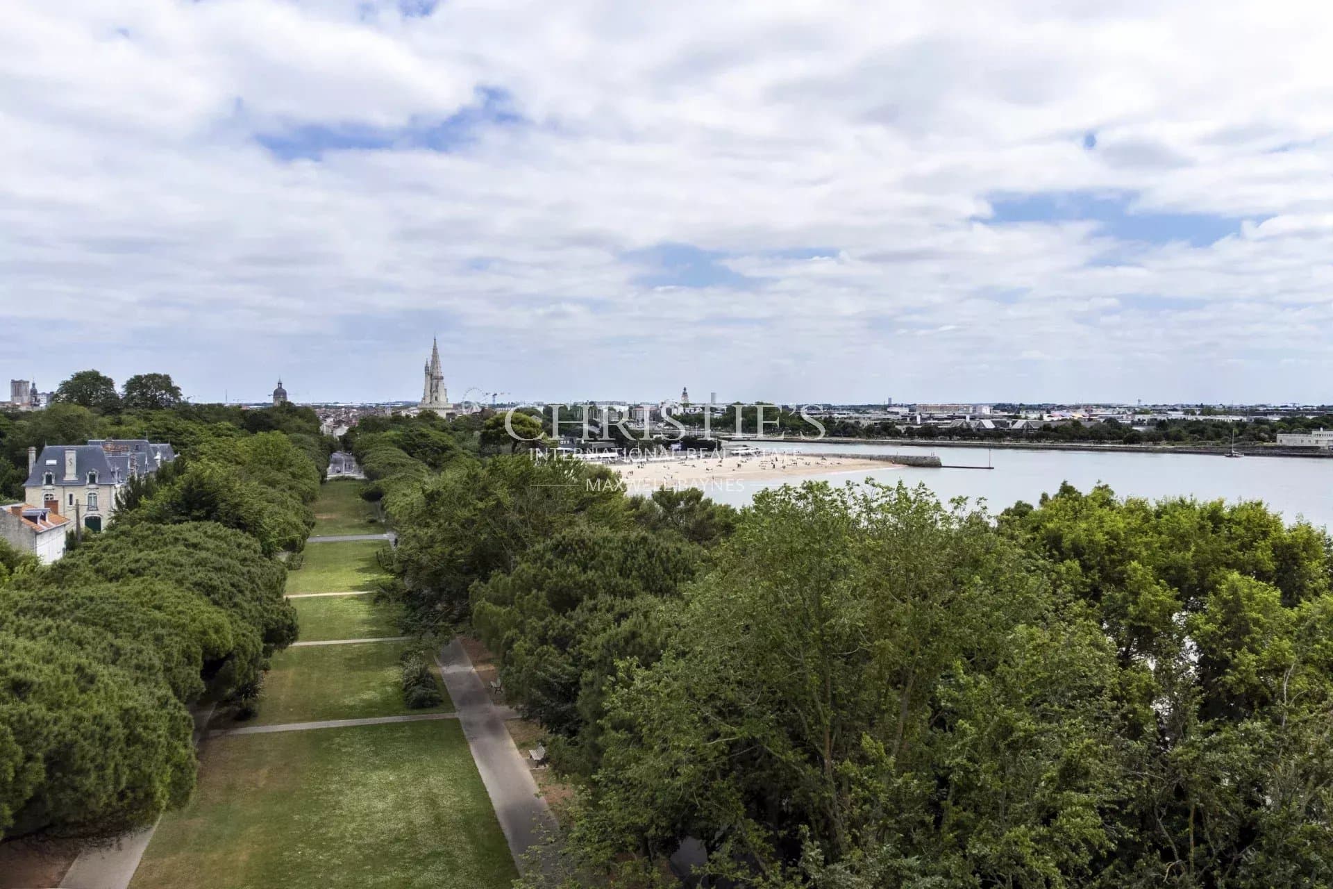 House for sale Mail Avenue in La Rochelle