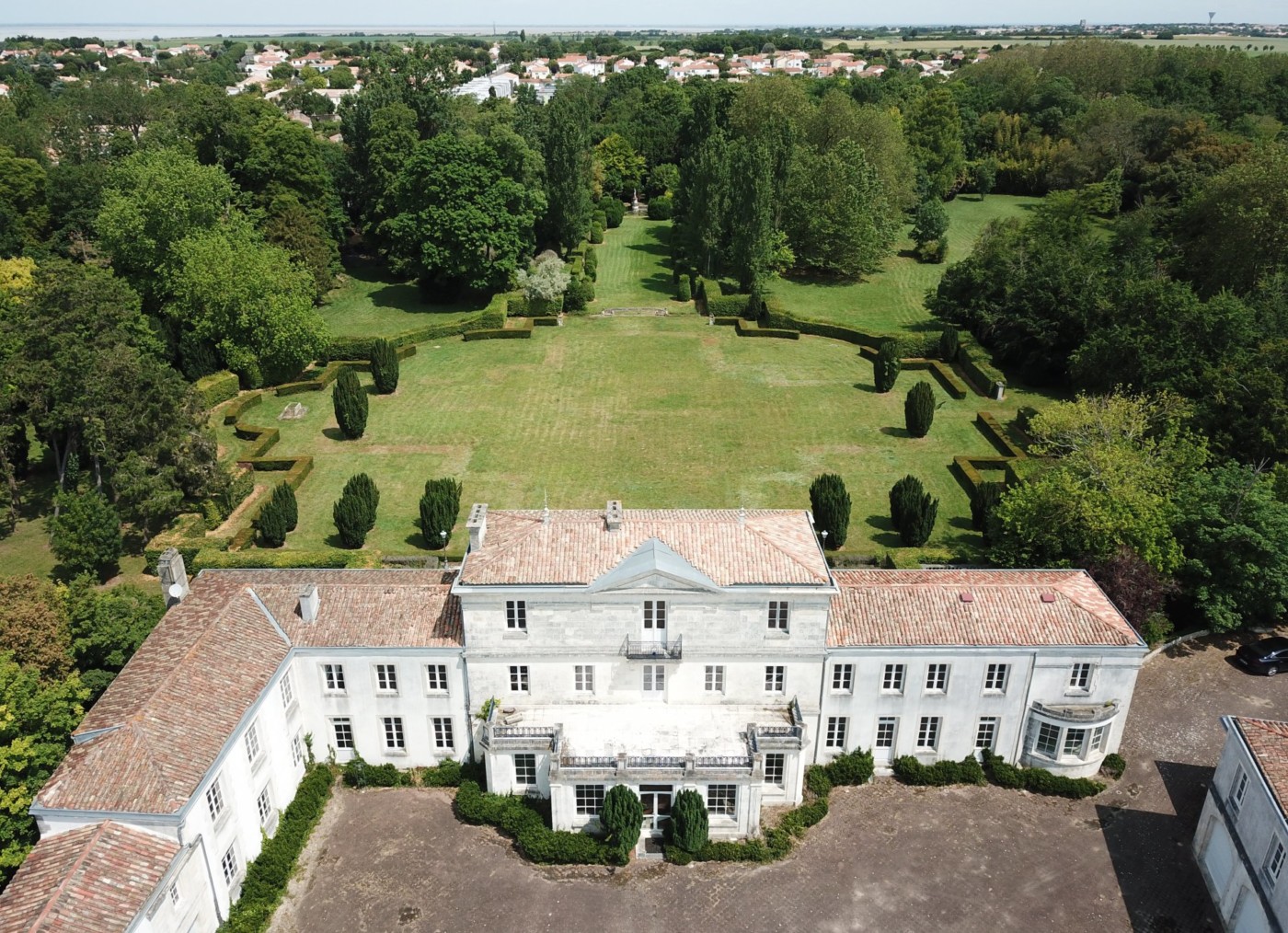 Angélique SAWTELL Commercial Director, La Rochelle MaxwellBaynes