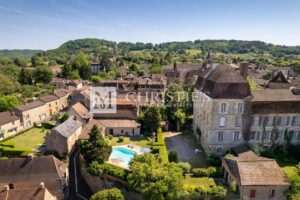 For Sale 18th century Dordogne château with pool