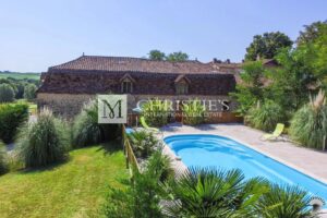 For sale, striking & expansive Chateau with 4 gites and swimming pools near Eymet