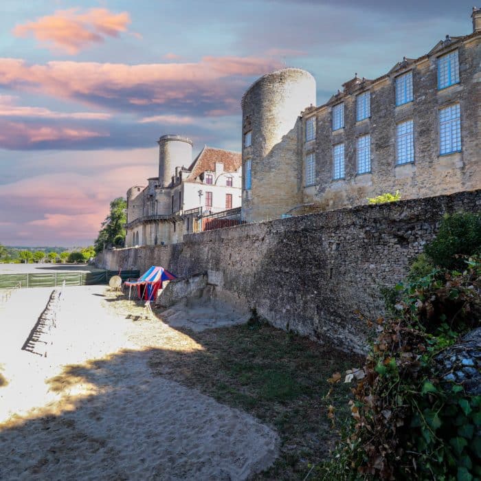 Maxwell-Baynes Real Estate présente le spectaculaire Château de Duras