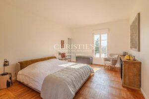 Exquisite "Folie" featuring a Heated Pool and Hobby Golf Course on the Banks of the River