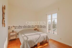 Exquisite "Folie" featuring a Heated Pool and Hobby Golf Course on the Banks of the River