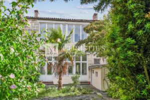 Large family home close to the Boulevards