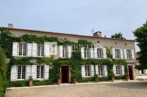 A vendre Maison de Maître du 18e siècle rénovée, à 15 min. d'Angoulême.