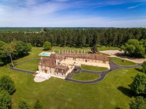 For sale Manor house in Dordogne with lake