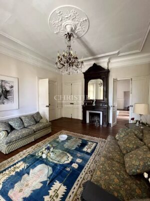 A vendre Château avec domaine et 74 hectares