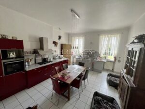 A vendre Château avec domaine et 74 hectares