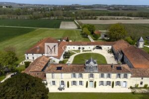 Stunning 16th century logis on 25 acres located between Cognac and Bordeaux